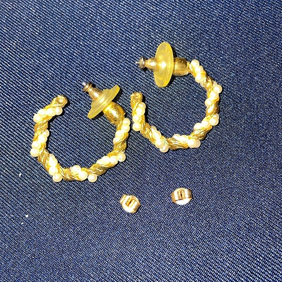 Vintage Napier brand necklace, bracelet and earring set.  Excellent condition. - Picture 4 of 10